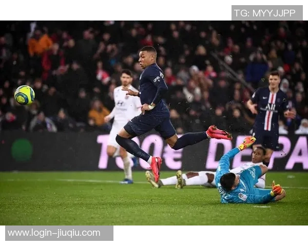 亚眠与里昂激战正酣比分悬念迭起引发球迷热议 亚眠与里昂激战正酣比分悬念迭起引发球迷热议