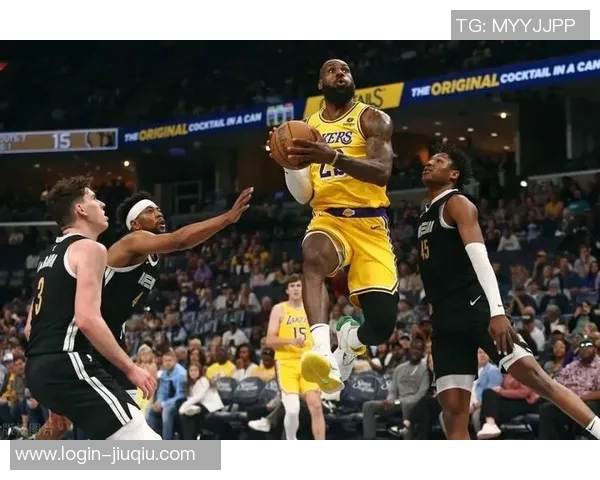 勇士队在对阵湖人的比赛中失利赛季前景堪忧球员状态需提升 勇士队在对阵湖人的比赛中失利赛季前景堪忧球员状态需提升